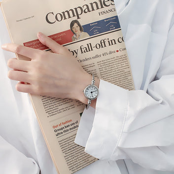 Women's Watches Bracelet Style Opening Simple Retro Art Fashion Watches Women's Fashion Quartz Watch Relogio Feminino（Silver belt）