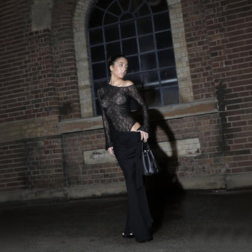 Solid color slanted collar lace sexy trumpet long sleeved dress