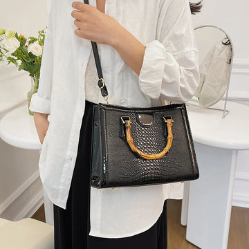 WOMEN'S LEATHER SHOULDER BAG WITH BAMBOO HANDLE — RETRO LUXURY AND ELEGANCE FOR YOUR EVERYDAY LIFE