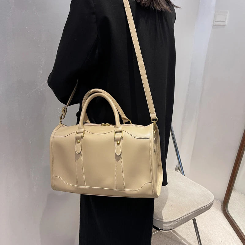 Women's Bags Large Capacity Travel Bag Sports Gym Bag Outdoor Shoulder Crossbody Bag Weekend Duffle Bag Female Handbag and Purse