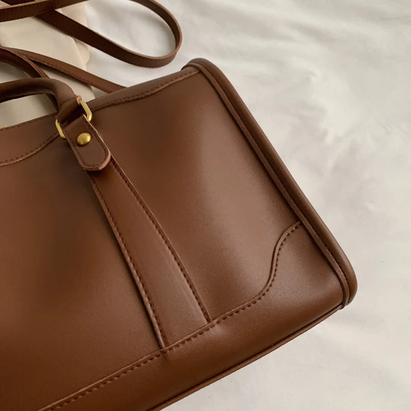 Women's Bags Large Capacity Travel Bag Sports Gym Bag Outdoor Shoulder Crossbody Bag Weekend Duffle Bag Female Handbag and Purse