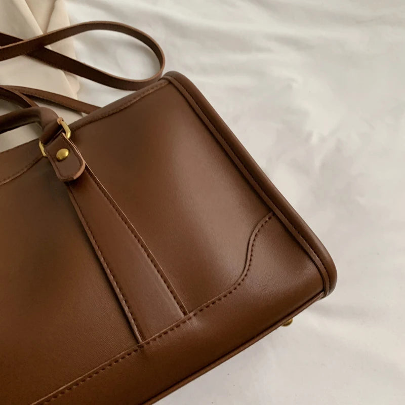 Women's Bags Large Capacity Travel Bag Sports Gym Bag Outdoor Shoulder Crossbody Bag Weekend Duffle Bag Female Handbag and Purse