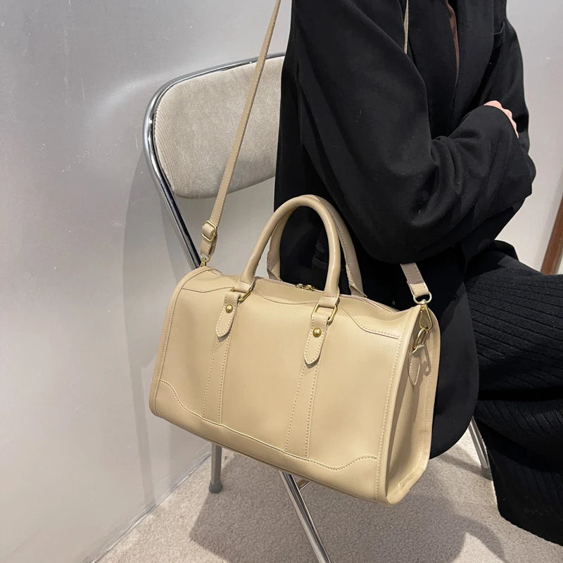 Women's Bags Large Capacity Travel Bag Sports Gym Bag Outdoor Shoulder Crossbody Bag Weekend Duffle Bag Female Handbag and Purse